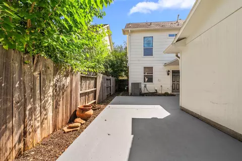 Exterior - 607 Travis St #5, Webster, TX 77598 photo 5 of 8