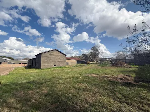 1702 S Baylor St, Brenham, TX 77833