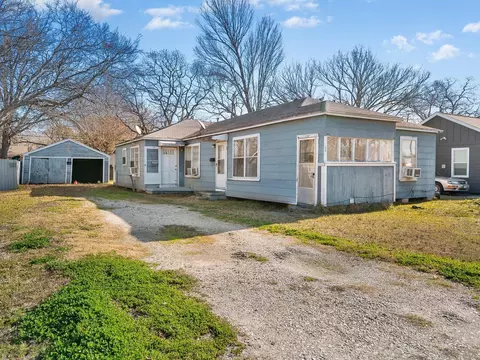 307 S Kansas St, La Porte, TX 77571