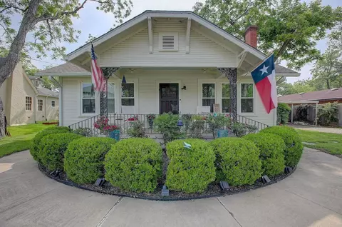 242 S Franklin St, La Grange, TX 78945