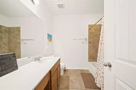 Bath - 6111 Whitewing Rd, Rosenberg, TX 77469 photo 2 of 2