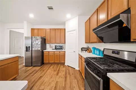 Kitchen - 6111 Whitewing Rd, Rosenberg, TX 77469 photo 2 of 4