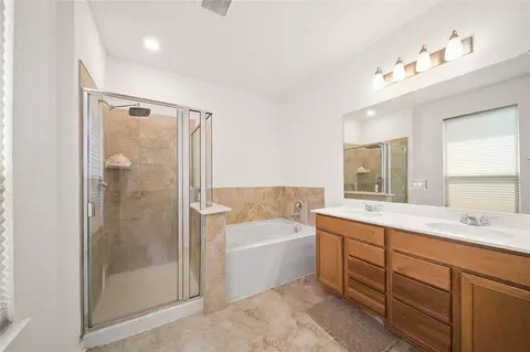 Bath - 6111 Whitewing Rd, Rosenberg, TX 77469 photo 1 of 2
