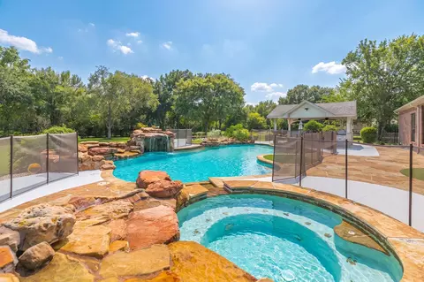 Exterior - 59 Florham Park Dr, Spring, TX 77379 photo 6 of 11