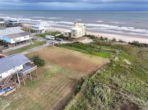 831 Main St, Crystal Beach, TX 77650