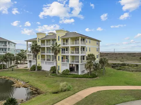4111 Pointe West Dr #201, Galveston, TX 77554
