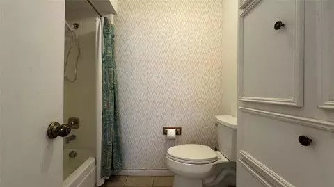 Bath - 16418 Fox Crossing Ln, Spring, TX 77379 photo 4 of 4