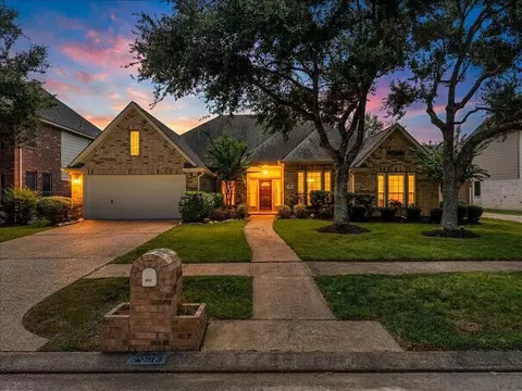 913 Elm Pointe, League City, TX 77573
