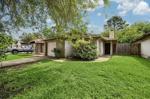11906 Kingslake Forest Dr, Houston, TX 77044