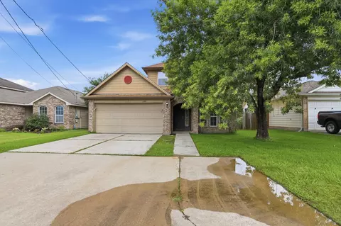 2325 Shady Tree Ln, Conroe, TX 77301