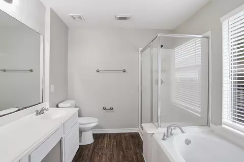 Bath - 2325 Shady Tree Ln, Conroe, TX 77301 photo 2 of 4