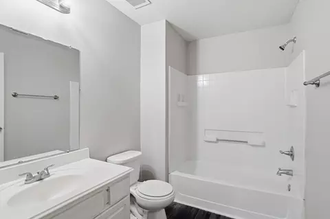 Bath - 2325 Shady Tree Ln, Conroe, TX 77301 photo 4 of 4