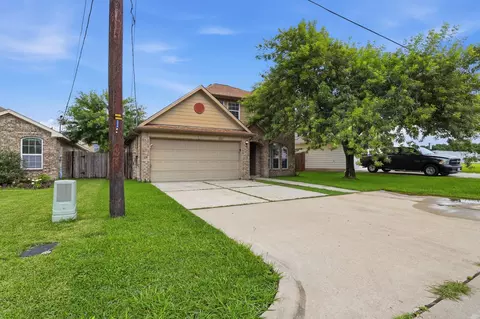 Exterior - 2325 Shady Tree Ln, Conroe, TX 77301 photo 3 of 6