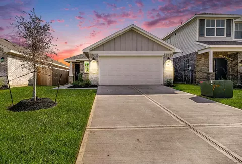 4401 W Bayou Maison Cir, Dickinson, TX 77539