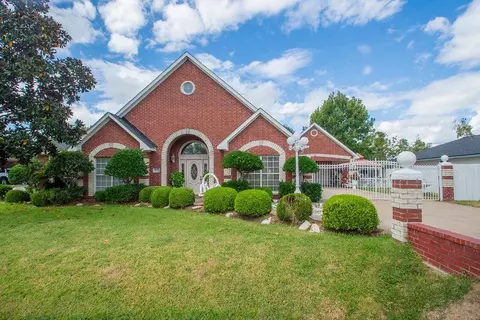 1002 Robinson Rd, La Porte, TX 77571