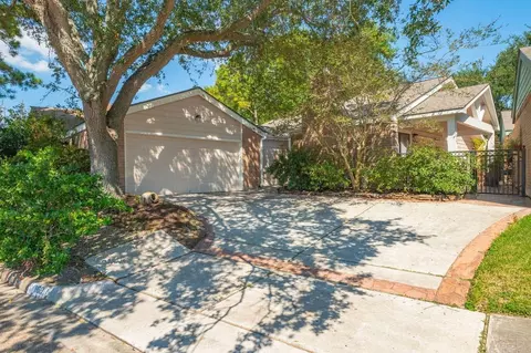 16811 Pinemoor Way, Houston, TX 77058