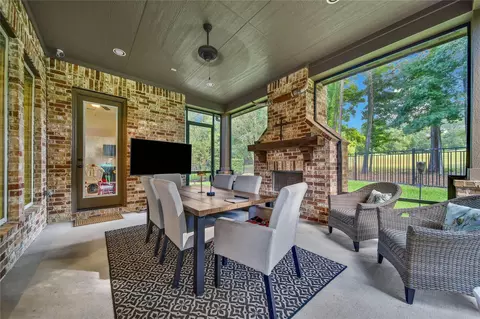 107 Berwick Ln, Montgomery, TX 77316