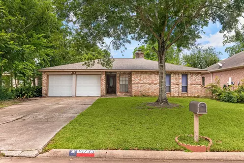16735 Barcelona Dr, Friendswood, TX 77546