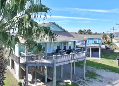 901 Meynig Dr, Crystal Beach, TX 77650