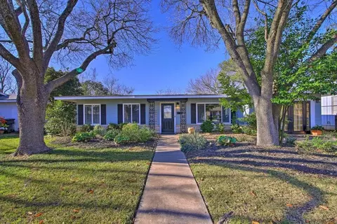 811 W Schubert St, Fredericksburg, TX 78624