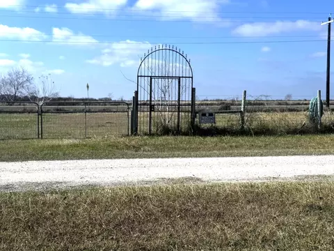 303 Pinafore Ct, Palacios, TX 77465