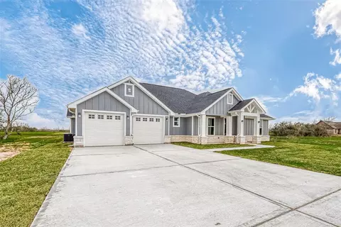719 Buffalo Trl, Angleton, TX 77515 photo 1