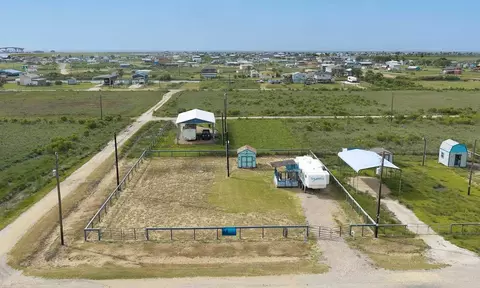 185 Curlew St, Sargent, TX 77414