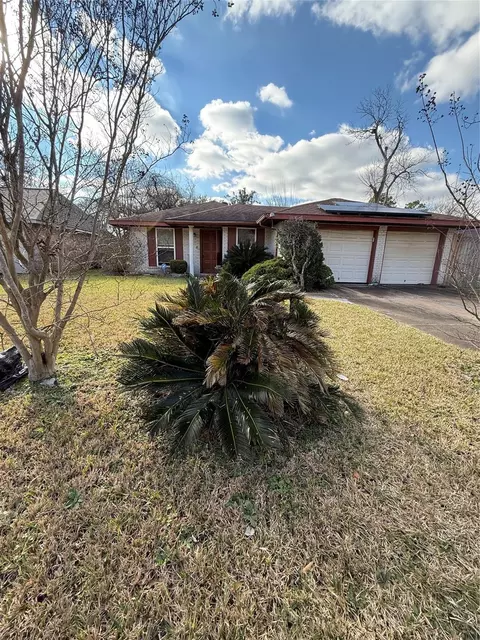 8839 Glenhouse Dr, Houston, TX 77088