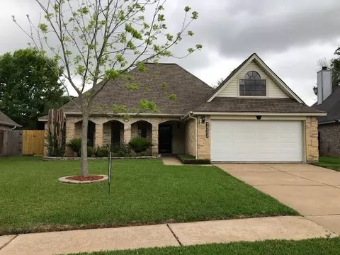 16802 Tranquil Dr, Sugar Land, TX 77498