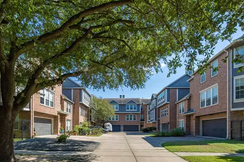 4811 Austin St #B, Houston, TX 77004
