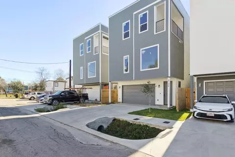 4704 Ward St, Houston, TX 77021