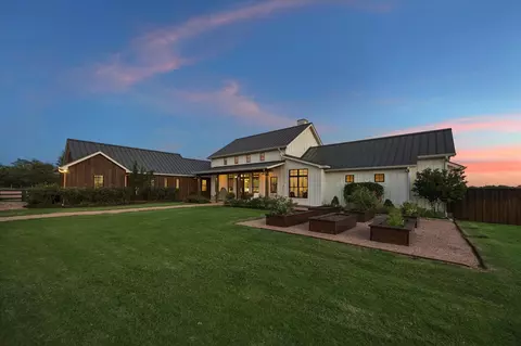 1600 S Weyand, Round Top, TX 78954