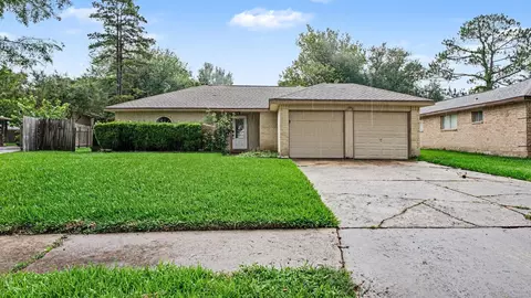 16107 Barcelona Dr, Friendswood, TX 77546