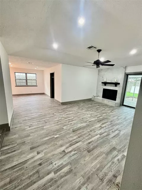 10431 Long River Dr, Sugar Land, TX 77498