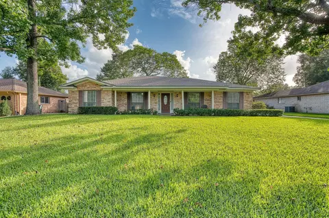 935 Chatwood Dr, Beaumont, TX 77706