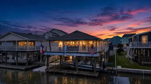 4023 Nueces Dr, Galveston, TX 77554