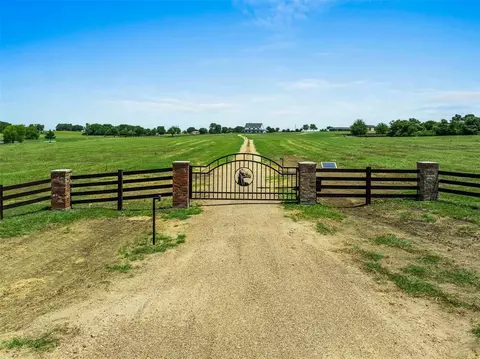 1725 Stokes Rd, New Ulm, TX 78950