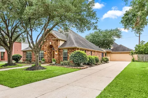 2710 Pebble Creek Dr, Pearland, TX 77581