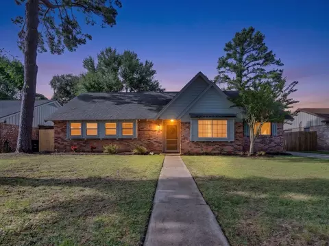 5623 Winding Way Dr, Houston, TX 77091