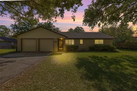 1203 Kansas Ave S, Anahuac, TX 77514