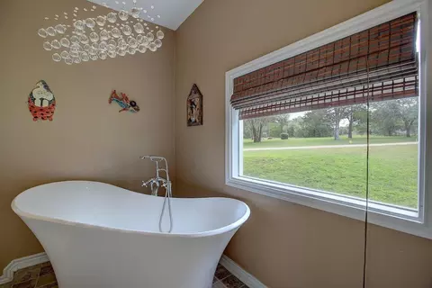 Bath - 1928 Koether Rd, Carmine, TX 78932 photo 3 of 5