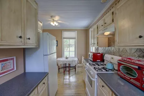 Kitchen - 1928 Koether Rd, Carmine, TX 78932 photo 7 of 7