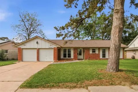 7824 Yucca Dr, Texas City, TX 77591