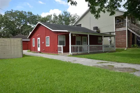 1821 E Winn St, Kemah, TX 77565