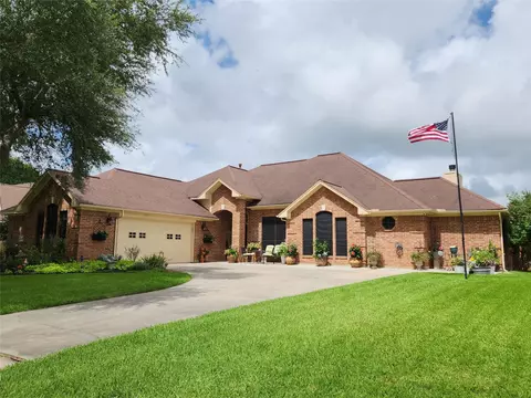 104 Portulaca St, Lake Jackson, TX 77566