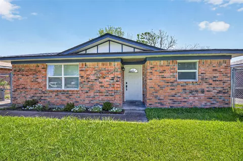 321 S Brownell St, La Porte, TX 77571