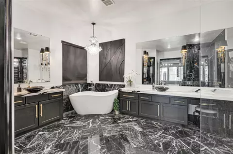 Bath - 23610 Thortons Park Ln, Spring, TX 77389 photo 5 of 7