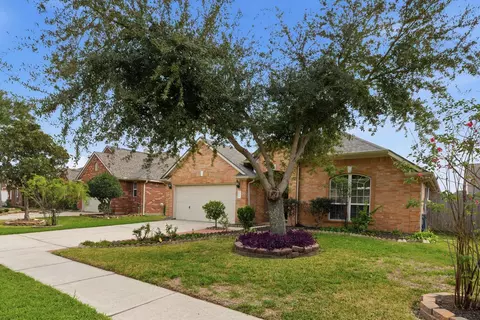 1318 Diamante Dr, Pasadena, TX 77504