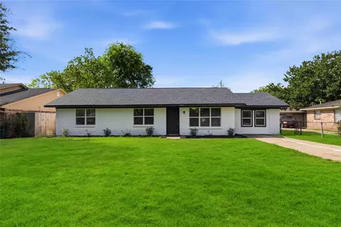 9723 Oldcrest Dr, Stafford, TX 77477