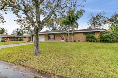 910 San Jacinto Ave, Texas City, TX 77590